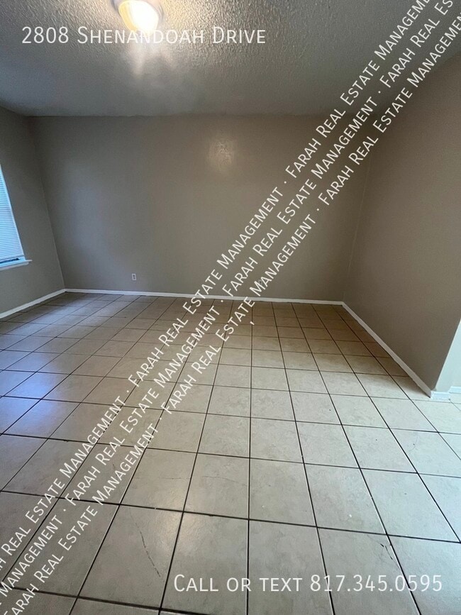 Building Photo - 2808 Shenandoah Dr