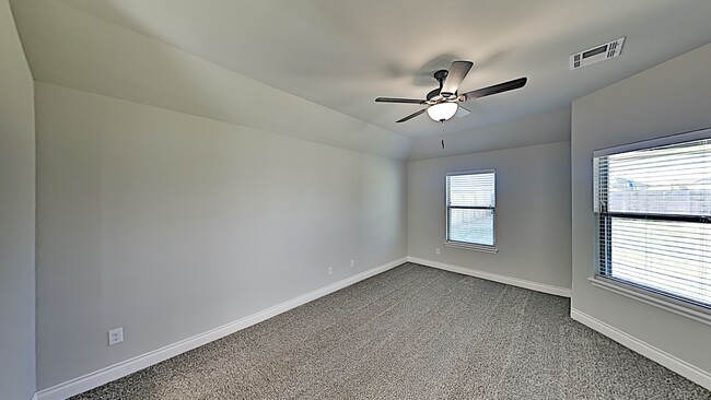 Building Photo - Very Nice 4 Bedroom 2 Bath Home in Mustang...