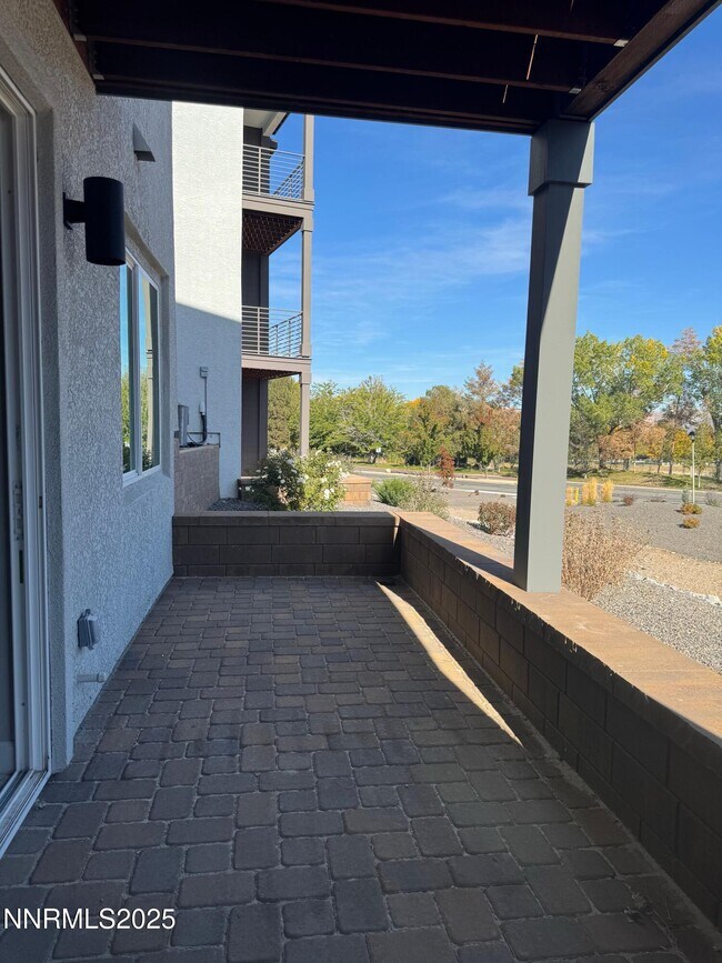 Building Photo - 1521 Golf Club Dr