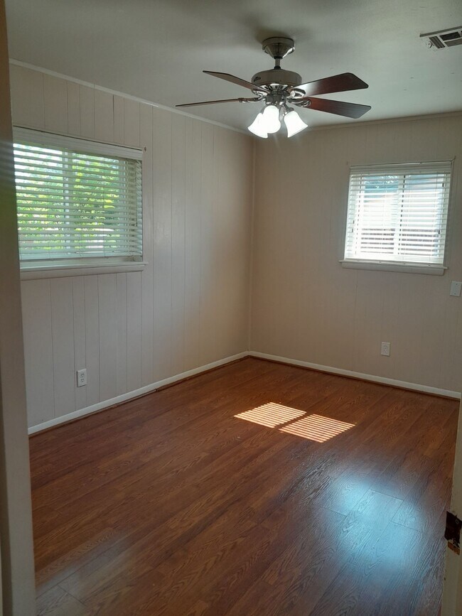 Building Photo - 3232 Del Rd