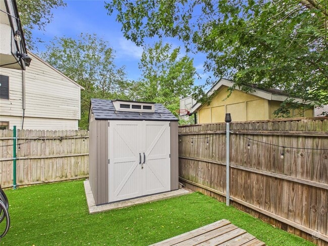 Building Photo - 7400 Crepe Myrtle Dr