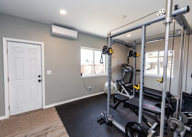 Building Photo - Fabulous 6 bedroom + office D20 Home with ...