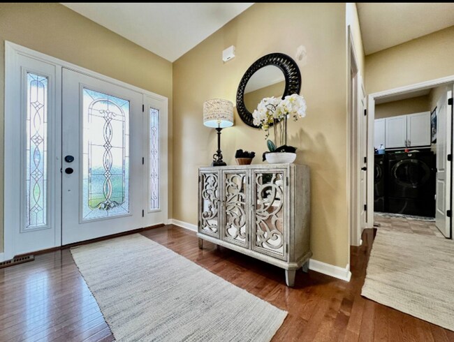 Building Photo - Spacious 4 Bedroom with Gameroom