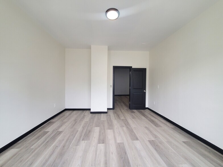 Building Photo - 82 Orient Ave