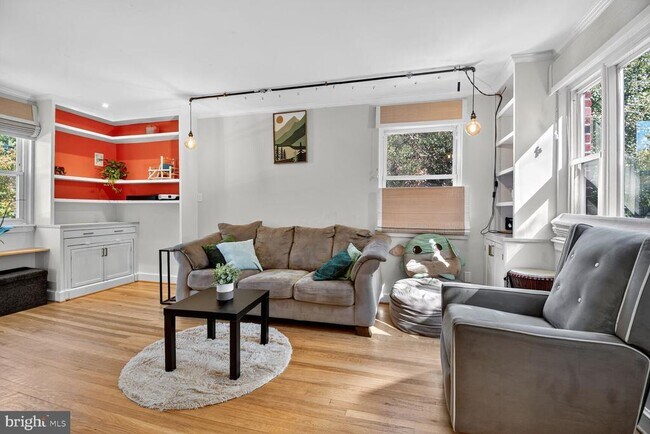 Building Photo - 10021 Tenbrook Dr