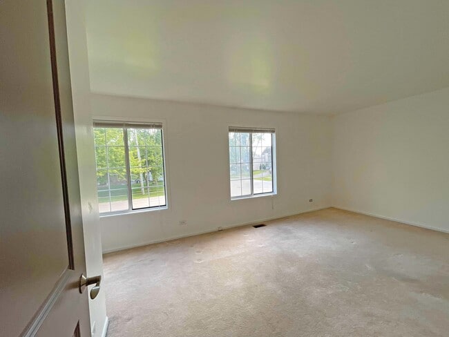 Building Photo - 211 E Oneida Ave