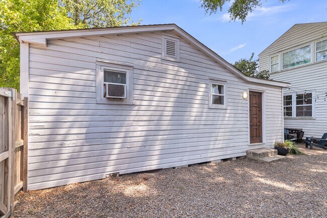 Building Photo - 40 Poinsett St