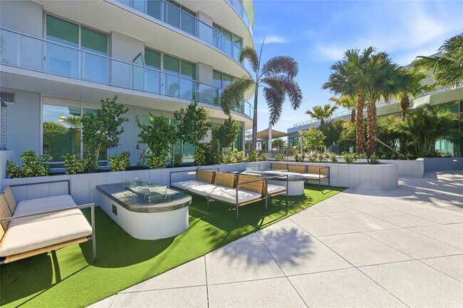 Building Photo - 400 Central Ave