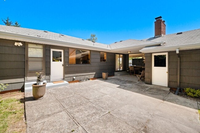 Building Photo - Mid-Century Classic! 3bd/3ba 2700 sf Short Term- FULLY FURNISHED!