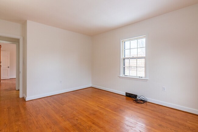 Building Photo - 611 Montgomery St