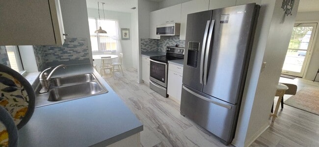 Building Photo - Furnished Rental in The Villages – 2BR/2BA Home on Del Toro Drive!