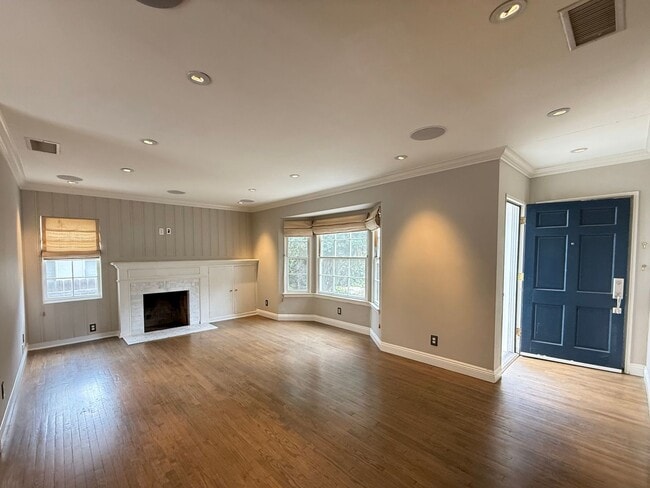 Building Photo - Rare Opportunity in the Heart of South Pas...