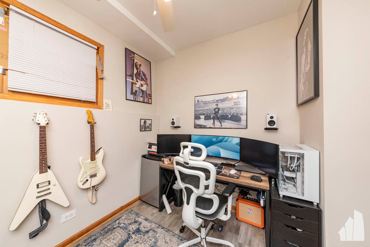 Building Photo - 1401 N Artesian Ave