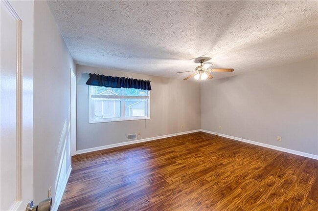 Building Photo - 4161 W Pointe Dr NW