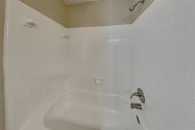 Building Photo - 3911 Spring River Dr