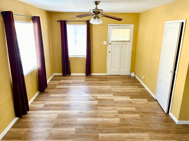 Building Photo - 1801 W Craig Pl