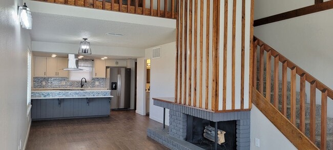 Building Photo - COLONIAL PARK LUXURY CONDO TOTAL UPDATED
