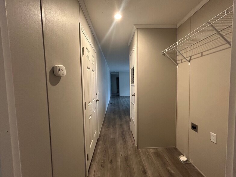 Building Photo - 11424 Oakgrove Dr