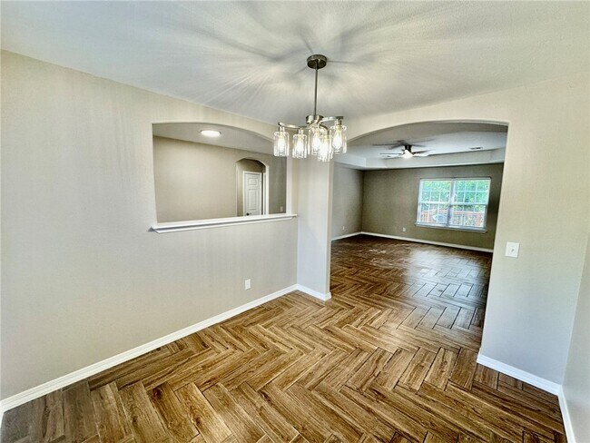 Building Photo - 6 Roessler Ln