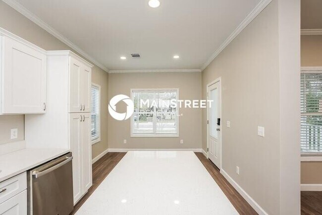 Building Photo - 2720 13th Ave S