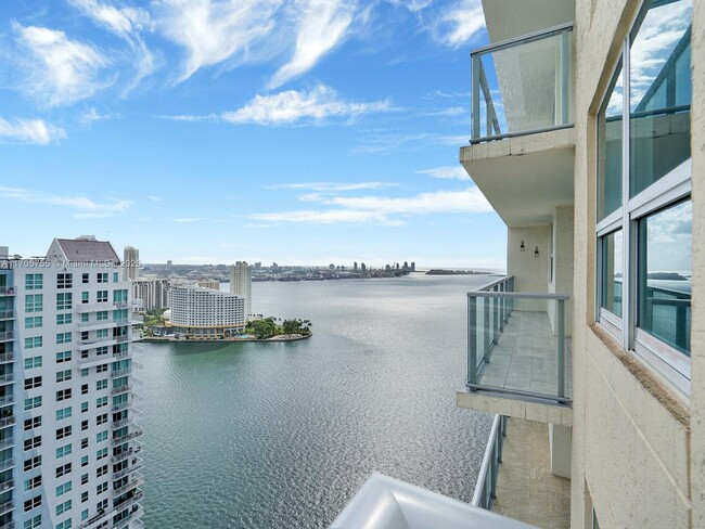 Building Photo - 1155 Brickell Bay Dr