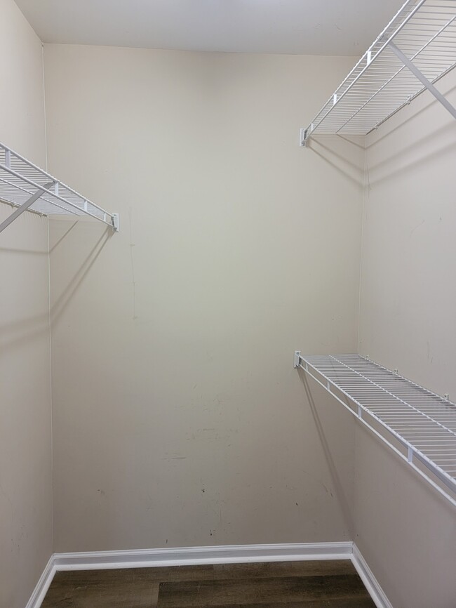 Building Photo - 200 Webfoot Dr