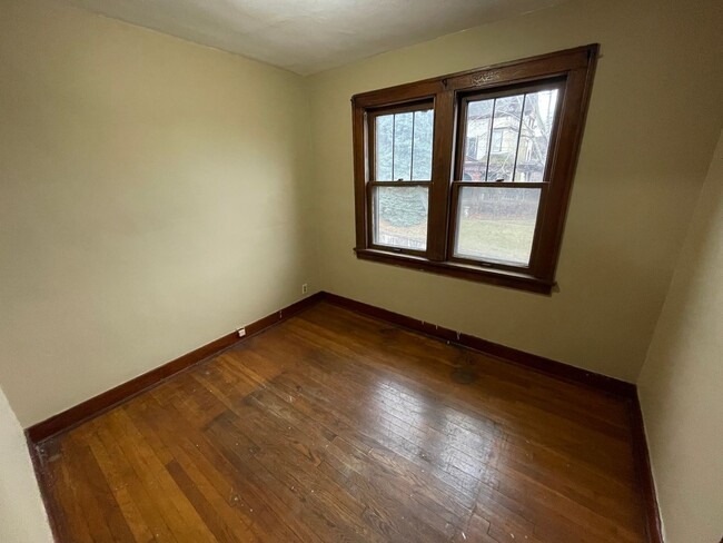 Building Photo - 3 Bedroom House for rent in Braddock!