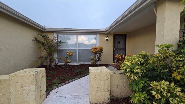 Building Photo - 7340 Brentwood Dr