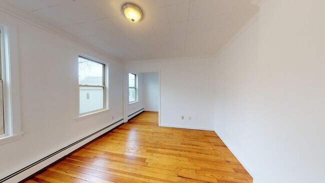 Building Photo - 13 Tuckerman St