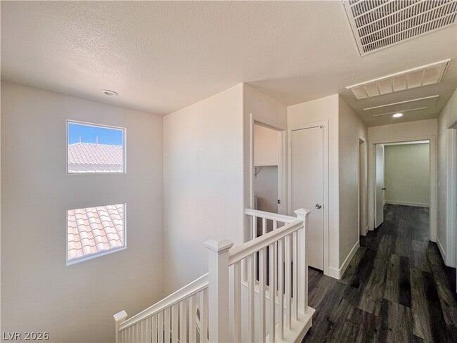 Building Photo - 8913 Kingswood Dr