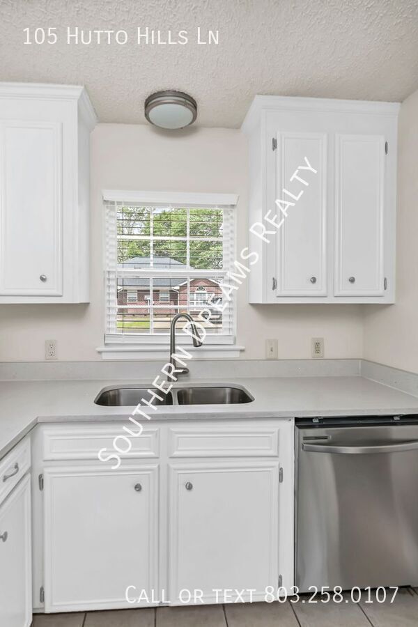 Building Photo - 105 Hutto Hill