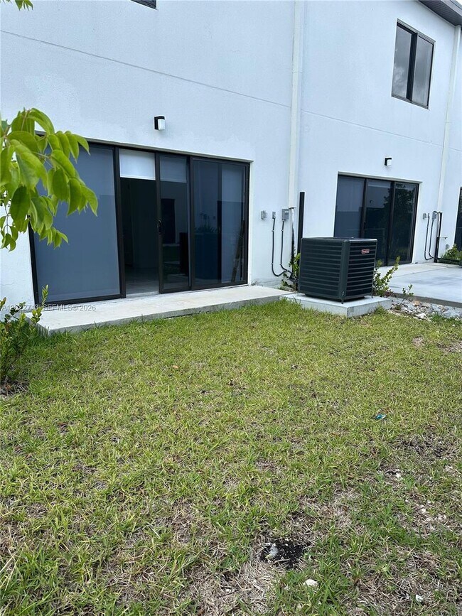 Building Photo - 1310 NW 5th St