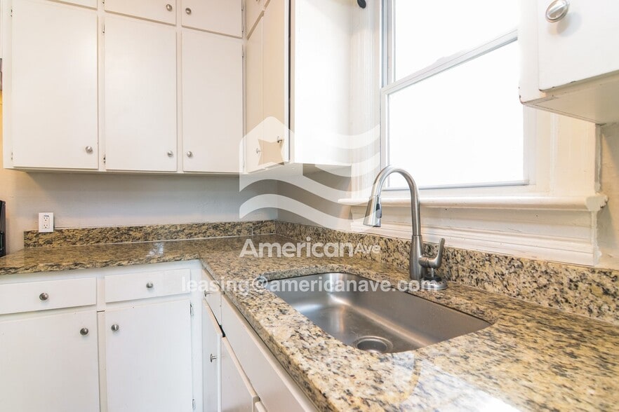 Building Photo - 2207 Heard St