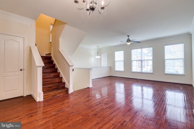 Building Photo - 2655 Glenriver Way