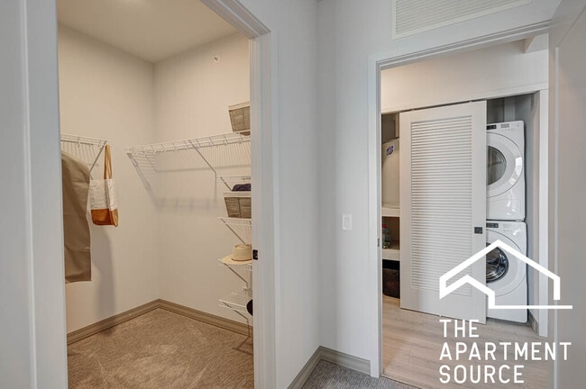 Building Photo - 2155 N Elston Ave