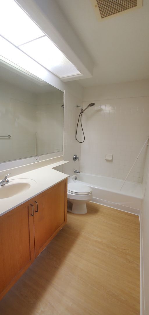 Building Photo - Lalea at Hawaii Kai - Move in Ready One Bedroom, One Bath, Two Parking