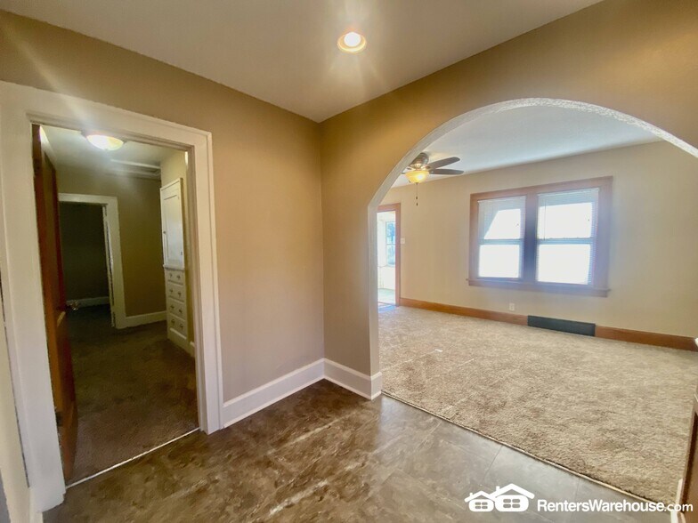 Building Photo - 2415 44th St