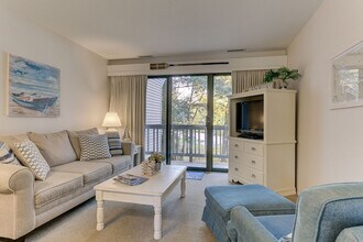 Building Photo - 5704 Creeks Crossing N