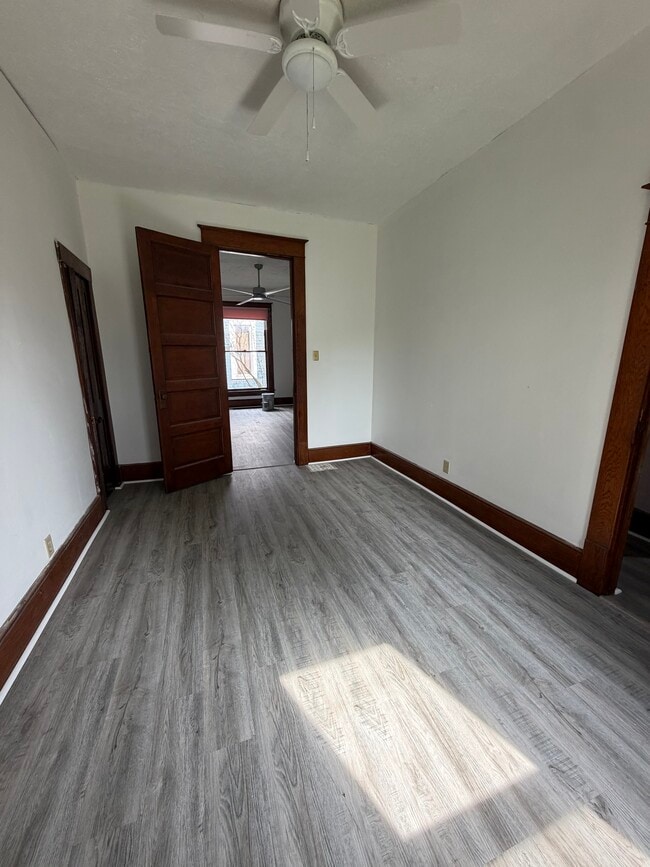 Building Photo - 633 S Apperson Way