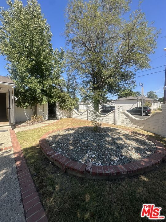 Building Photo - 7359 Amestoy Ave