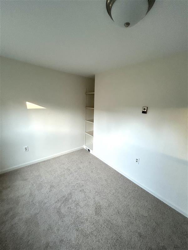 Building Photo - 33 Putnam St