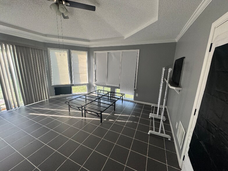 Building Photo - 13808 12 St