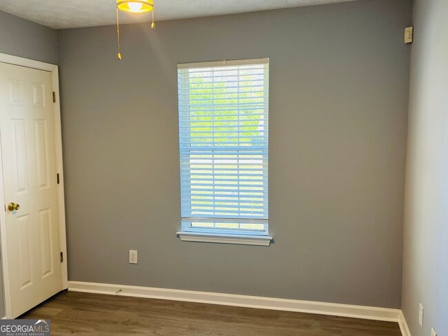 Building Photo - 405 Peeks Crossing Dr