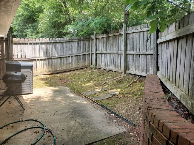 Building Photo - Cute Two Bedroom Two Bath Duplex