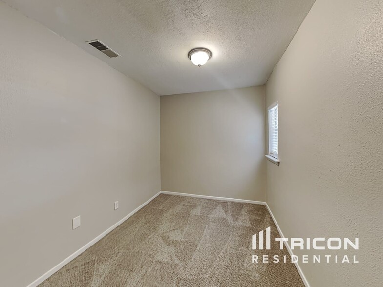 Building Photo - 3515 Solano Ct