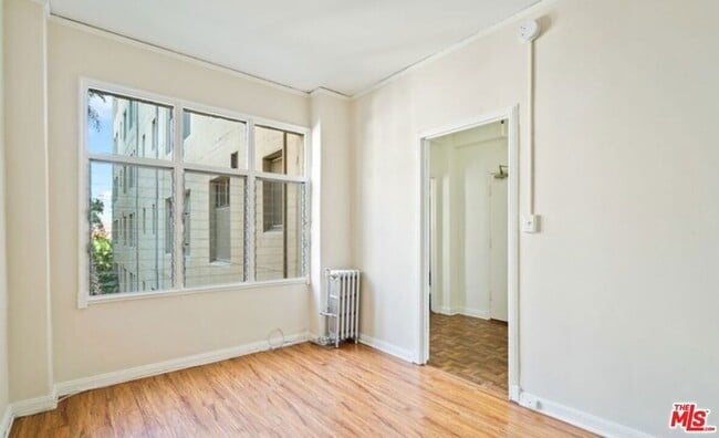 Building Photo - 634 S Gramercy Pl
