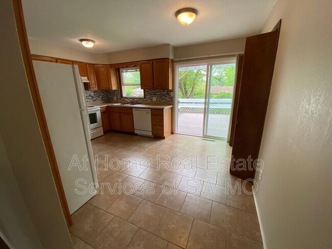 Building Photo - 2535 W Primrose Ln