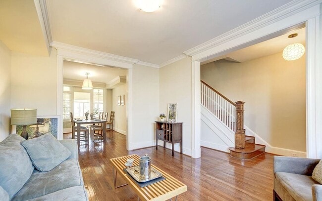 Building Photo - Charming, Spacious and Sunlit 3 BD, 2 BA R...