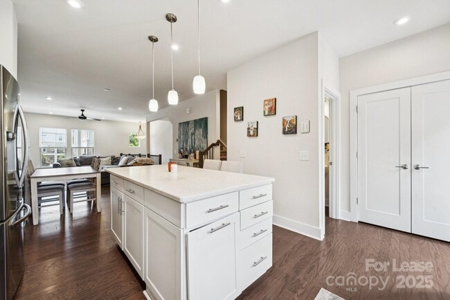 Building Photo - 15012 New Amsterdam Ln