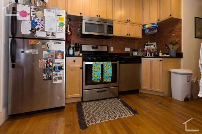 Building Photo - Avl 9/1 Huge renovated Coolidge Corner 4BR/3BA with AC!